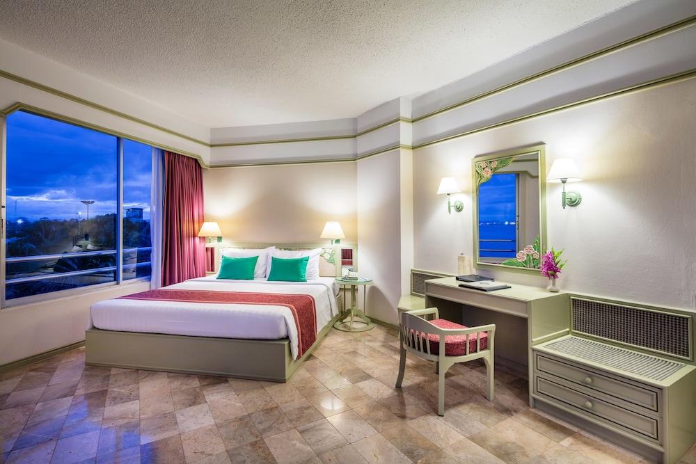 Cholchan Pattaya Beach Resort - Sha Extra Plus Εξωτερικό φωτογραφία Deluxe Room