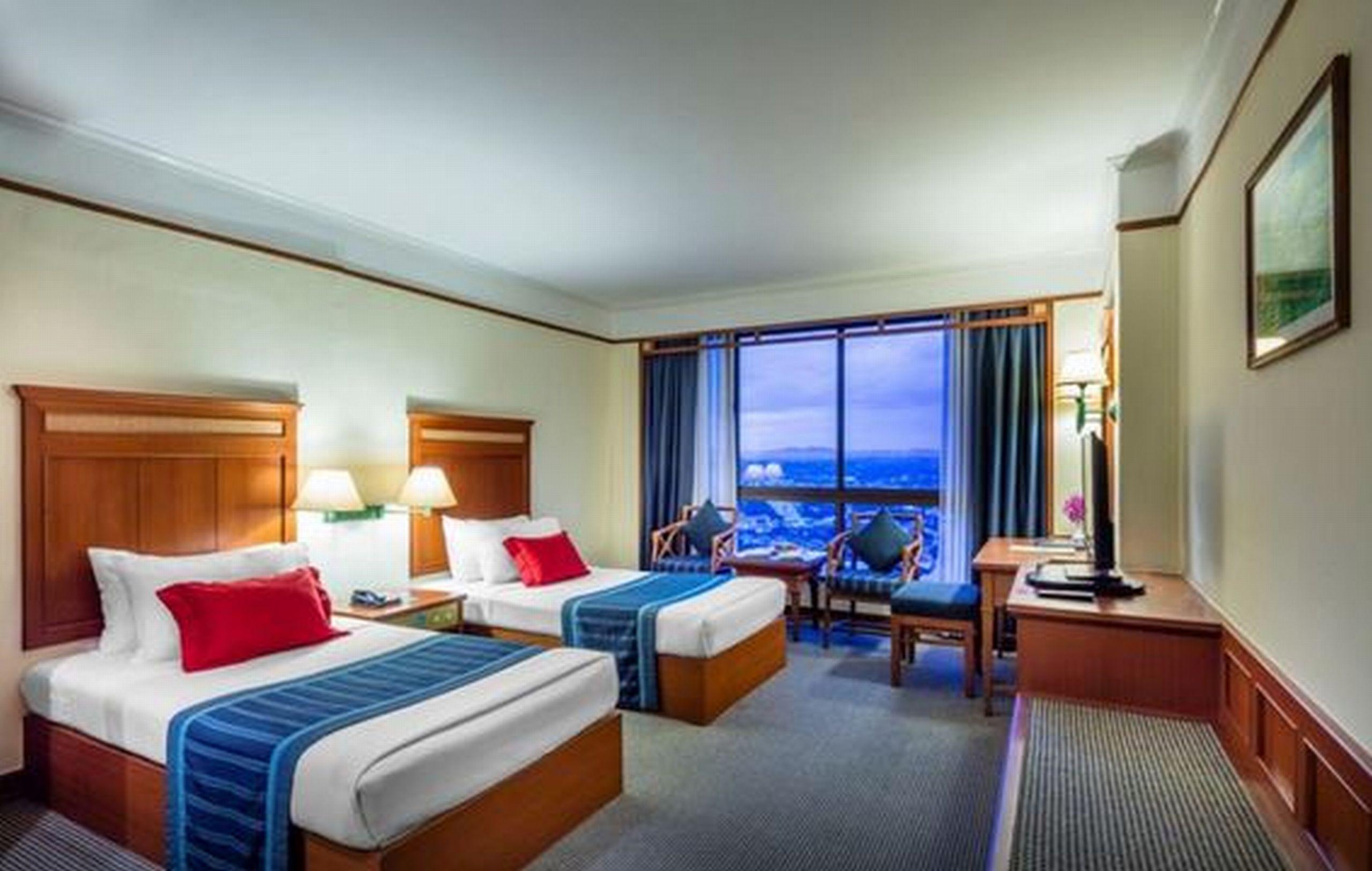 Cholchan Pattaya Beach Resort - Sha Extra Plus Εξωτερικό φωτογραφία Deluxe Room