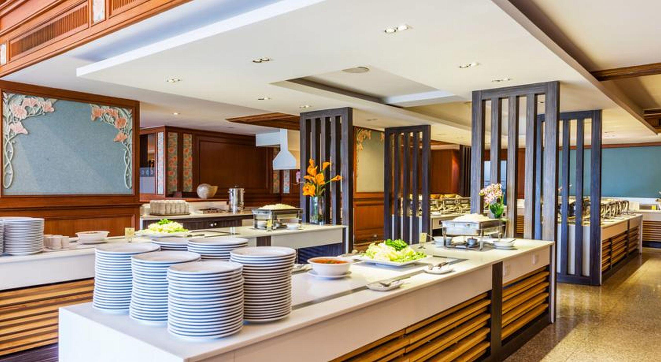 Cholchan Pattaya Beach Resort - Sha Extra Plus Εξωτερικό φωτογραφία The buffet at the hotel