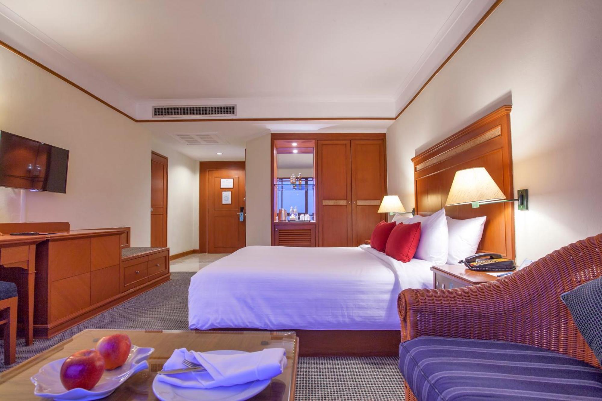 Cholchan Pattaya Beach Resort - Sha Extra Plus Δωμάτιο φωτογραφία Deluxe Room