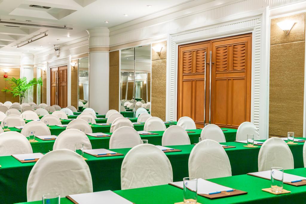 Cholchan Pattaya Beach Resort - Sha Extra Plus Εξωτερικό φωτογραφία Meeting room