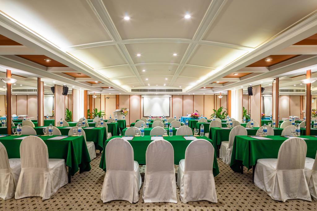 Cholchan Pattaya Beach Resort - Sha Extra Plus Εξωτερικό φωτογραφία Meeting room