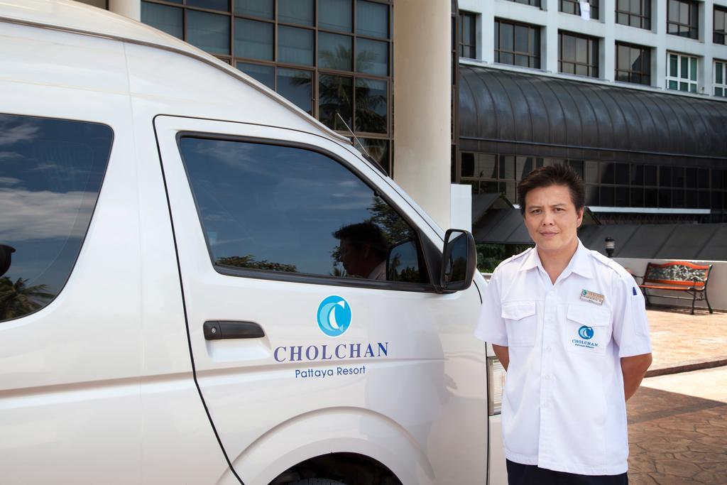 Cholchan Pattaya Beach Resort - Sha Extra Plus Εξωτερικό φωτογραφία A driver with a car