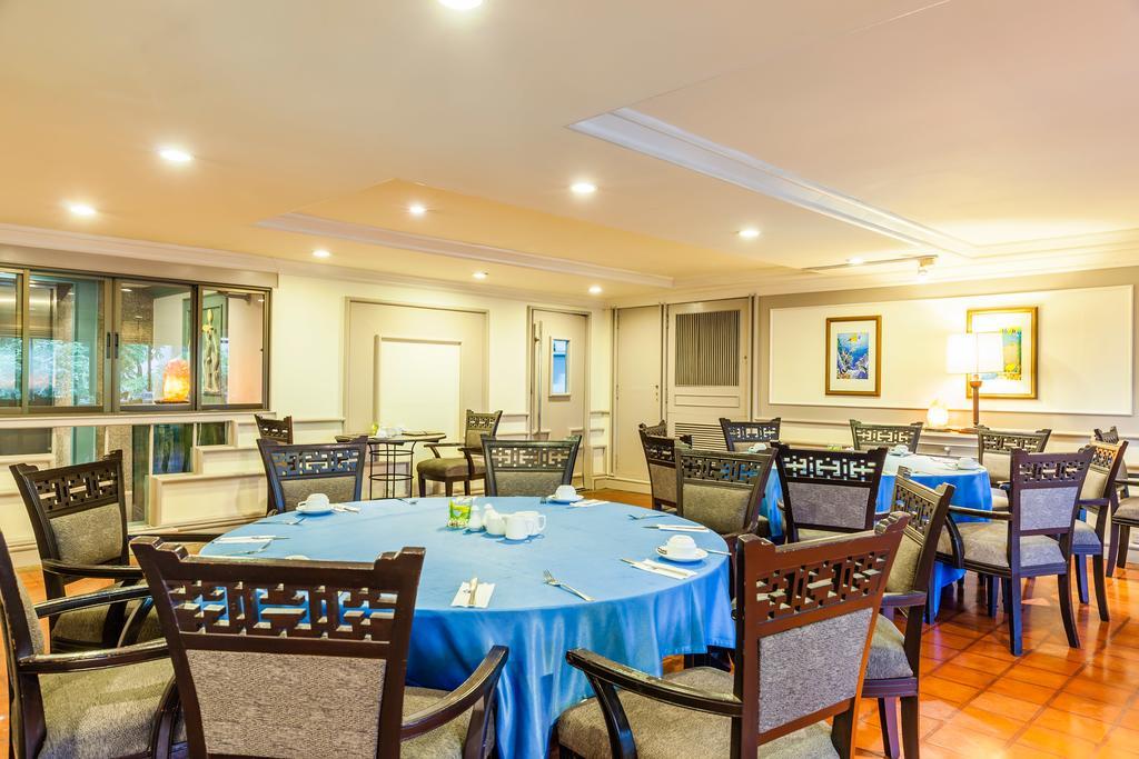 Cholchan Pattaya Beach Resort - Sha Extra Plus Εξωτερικό φωτογραφία The restaurant
