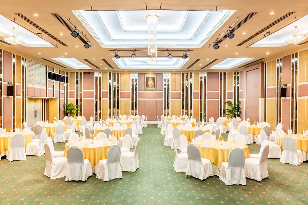 Cholchan Pattaya Beach Resort - Sha Extra Plus Εξωτερικό φωτογραφία The ballroom of the hotel