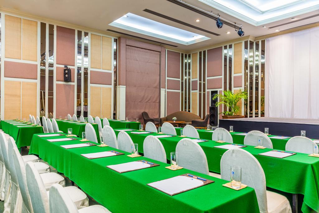 Cholchan Pattaya Beach Resort - Sha Extra Plus Εξωτερικό φωτογραφία Meeting room
