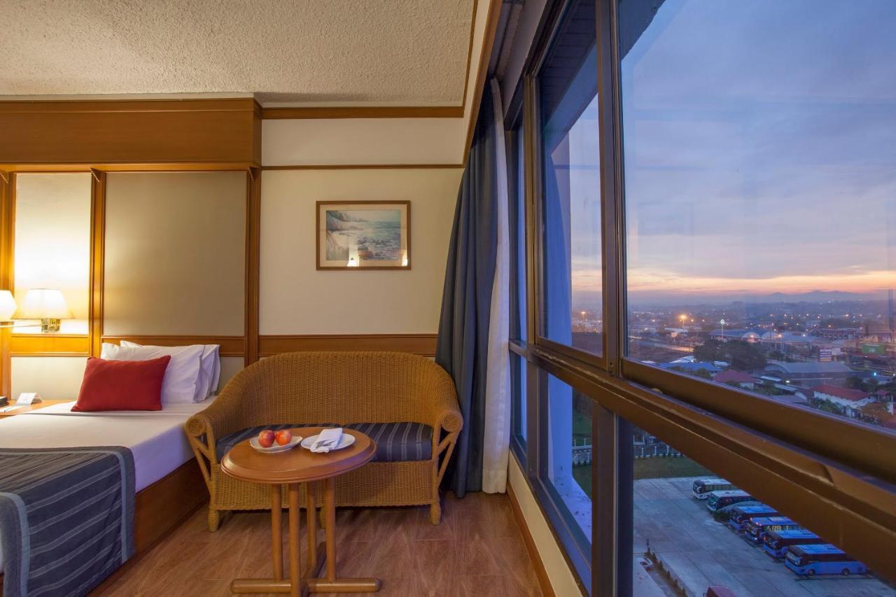 Cholchan Pattaya Beach Resort - Sha Extra Plus Εξωτερικό φωτογραφία Deluxe Room